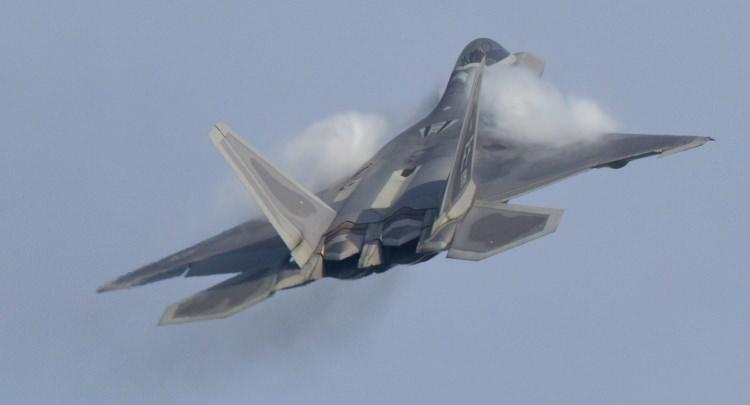 <p>Lockheed Martin tarafından üretilen bu uçak sadece ABD’nin kendi ordusu tarafından kullanılıyor.</p>
