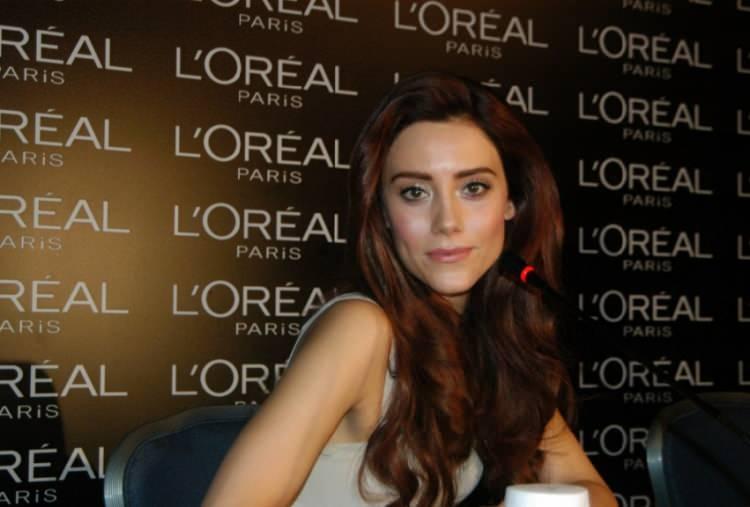 <p>İlerleyen dönemde L'oreal Paris markasının Türkiye yüzü oldu. Marka temsilcisi olarak Cannes Film Festivali'nde yer aldı.</p>
