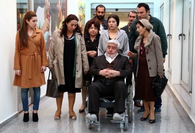<p>2013-2014 sezonunda rol aldığı Aramızda Kalsın dizisindeki rolüyle de 41. Magnum Altın Kelebek Ödülleri'nde 'En İyi Kadın Komedi Oyuncu' ödülüne layık görüldü.</p>