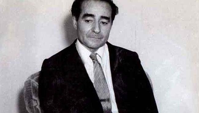 <p>Fotoğrafa olan merakı nedeniyle Deniz Harp Okulu'nda fotoğraf çekme görevinin kendisinde olduğunu, bu nedenle Yassıada fotoğraflarını da kendisinin çektiğini anlatan Taşdelen, "Çok önemli günlerde her şeyi düzenleyerek, mizansen yapılarak çekilen fotoğrafların yeterli olmayacağını düşündüm. Menderes, Bayar ve bütün mahkumlar güzel giyinirdi, yataklar düzeltilirdi ve kamuya duyurulmak için fotoğrafları çekilirdi. Yassıada'daki gerçek durumu tespit etmek açısından gizli olmasına rağmen, fark edilmesi halinde ordudan atılma hatta hapis cezası alma ihtimalini bile göze alarak, 400'e yakın fotoğraf çektim." diye konuştu.</p>
<p> </p>