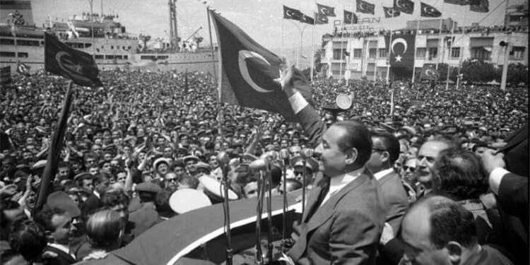 <p>Çektiği fotoğraflara ve o güne dair anılarına 2004 yılında yayınladığı kitabında yer verdiğini hatırlatan Taşdelen, "Yassıada'da sadece fotoğraf çekmedim. Orada günlük hayata ait birçok günlük, evrak, obje ve yazıları da sakladım. Ben, yüzbaşılıktan ayrıldım ve sivil hayata intikal ettim." dedi.</p>
<p> </p>