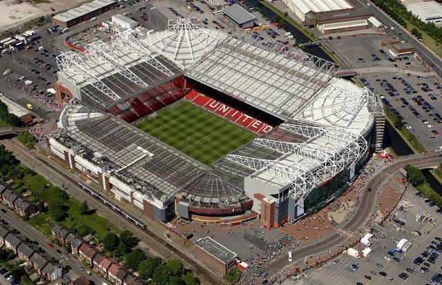 <p><strong>Old Trafford</strong></p>

<p>Kapasite: 75731</p>

<p>Ülke: İngiltere</p>

<p>Şehir: Manchester</p>
