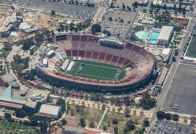 <p><strong>Los Angeles Memorial Coliseum</strong></p>

<p>Kapasite: 78500</p>

<p>Ülke: ABD</p>

<p>Şehir: Los Angeles, California</p>
