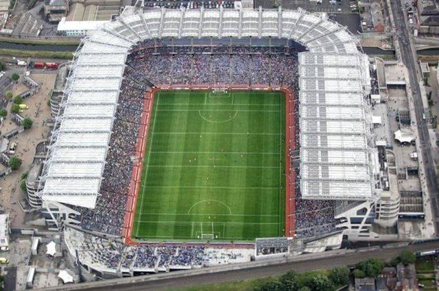 <p><strong>Croke Park</strong></p>

<p>Kapasite: 82300</p>

<p>Ülke: İrlanda</p>

<p>Şehir: Dublin</p>
