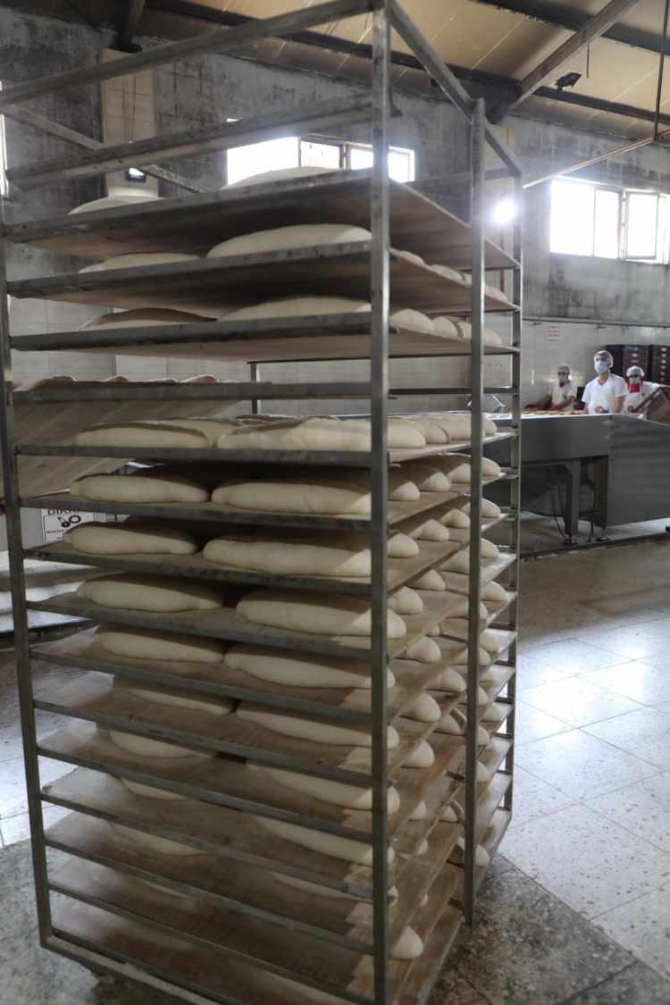 <p>Ekmeğin evlerine kadar geldiğini g&ouml;ren vatandaşlar memnuniyetlerini dile getirerek Vali &Ccedil;etin Oktay Kaldırım ve Vefa Destek Grubunda g&ouml;rev yapanlara teşekk&uuml;r etti.</p>
