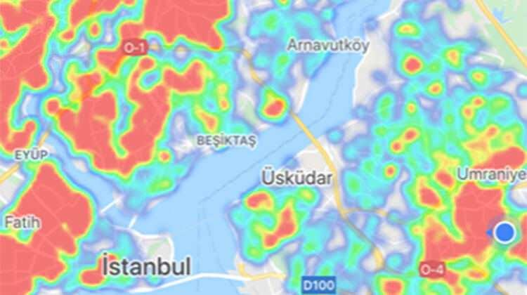 <p>İstanbul corona virüs  yoğunluk haritası Sağlık Bakanlığı tarafından güncellenenen Hayat Eve Sığar uygulamasıyla beraber vatandaşların kullanımına açılmıştı. Güncellenen uygulamayla, İstanbul'daki tüm ilçelerin corona virüs vaka ve risk durumları görüntülenebiliyor. İstanbul mahalle mahalle sokak sokak  yoğunluk durumu evinizin yakınlık durumuna göre sorgulanıyor. Ayrıca merak ettiğiniz diğer bölgelerdeki  son durumunu da öğrenebiliyorsunuz. Bir çok ilçenin risk durumunda olumlu değişimler yaşandığı güncellenen harita bilgileri ile bugün tekrar yenilendi. İşte, Zeytinburnu, Avcılar, Sarıyer, Şirinevler, Ümraniye, Kadıköy, Bağcılar, İstanbul korona virüs (koronavirüs) mahalle mahalle koronavirüs dağılımı ve İstanbul corona virüs haritasında son durum...</p>
