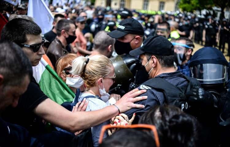 <p>Ülkede OHAL yerine 14 Haziran 2020 gününe kadar salgın acil durumu ilan edildi.</p>