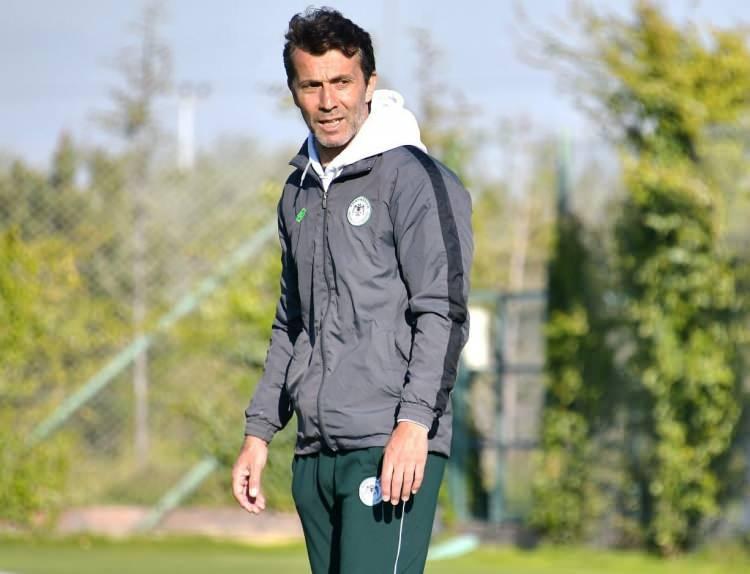 <p><strong>BÜLENT KORKMAZ (KONYASPOR)</strong></p>

<p>"TFF, Sağlık bakanı ve bilim kurulunun onayını alarak tarih verdi. Ancak sağlık bakanlığı da bütün yetki federasyonundur dedi. Ben de şunu soruyorum: Bu lig başlayacaksa sorumlusu kim? Bundan sonra ben ekibim, oyuncularım ve tüm kulüp personeli hatta bütün kulüplerin personelleri ile stat görevlileri ve gazetecilerin karşılaşacağı her türlü senaryonun sorumluluğu TFF'ye aittir. Dolayısıyla ben bir sorumlu arıyordum ve bu sorumlu federasyondur. Bundan sonra gelişecek tüm olumsuzluklarda federasyon başkanı ve yöneticileri sorumludur."</p>
