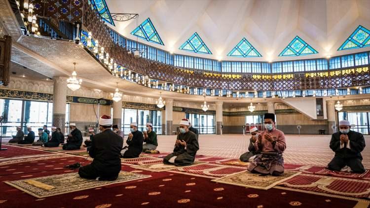 <p>Öte yandan Malezya'da Kovid-19 vakaları bugün 36 artışla 6 bin 855'e yükseldi.</p>