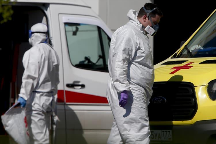 <p>Rusya İnsan Sağlığı ve Tüketici Haklarını Koruma Servisinden yapılan açıklamada, son 24 saatte 188 bin testin yapıldığı ve bugüne kadar test sayısının 5 milyon 600 bin olduğu bildirildi.<br />
Açıklamada, yaklaşık 247 bin kişinin gözetim altında tutulduğu kaydedildi.</p>
