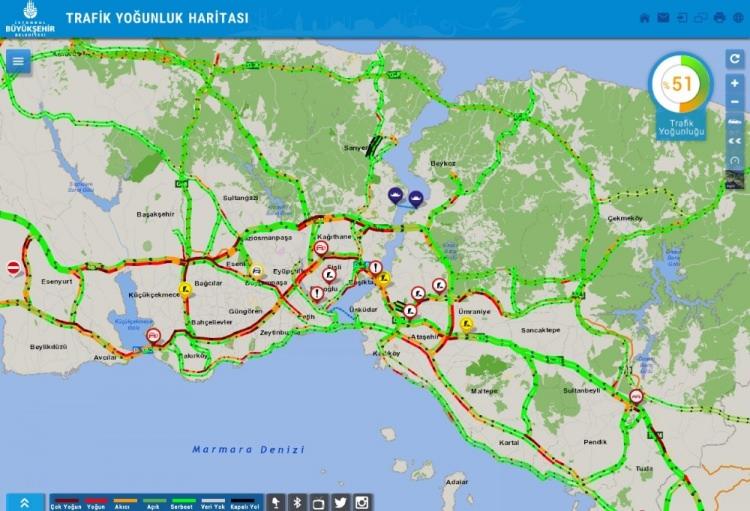 <p>İstanbul'da bugün saat 24.00 itibariyle başlayacak sokağa çıkma kısıtlaması öncesi trafik yoğunluğu arttı. </p>
