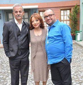 <p>Koyu bir Beşiktaş taraftarı olan Algöz, Lale Algöz ile evlidir ve Ilgın Algöz adında bir kızı vardır.</p>