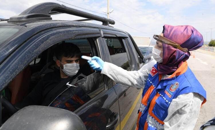 <p>Normalleşme planı çerçevesinde 0-14 yaş, 15-20 yaş ve 65 yaş üstü olmak üzere üç farklı yaş grubundakiler için bir süredir belirli tarih ve saatlerde sokağa çıkma izni veriliyor.</p>
<ul>
</ul>