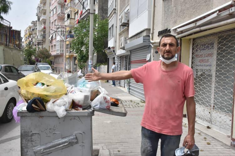 <p>Mahalle sakinlerinden Hakan Tosun (38), kötü koku sebebiyle camlarını açamadıklarını ifade etti. Tosun, "Zaten hastalıkla savaşırken mahallemiz pislik içinde. Belediyemiz nerede? </p>
