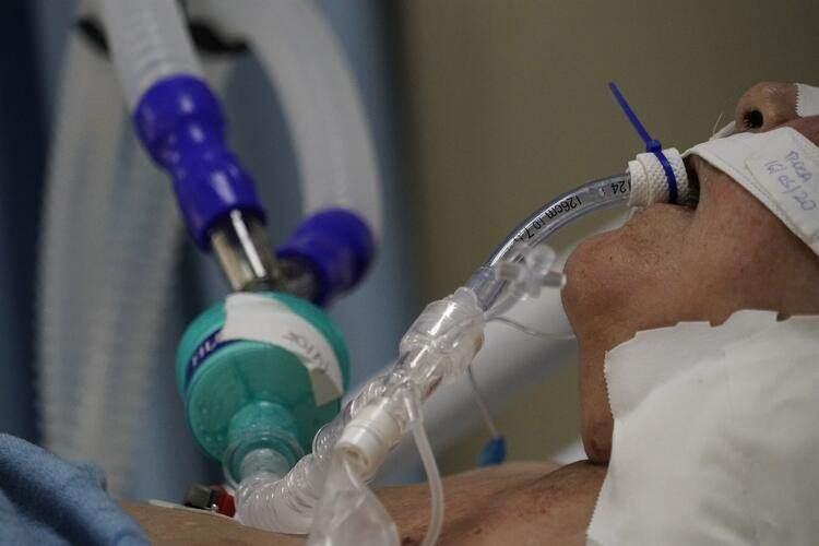 <p>Brezilya'nın en büyük kenti Sao Paolo'da koronavirüs salgını nedeniyle hastanelerdeki doluluk oranının yüzde 90'a ulaştığı ve 2 hafta içinde tam kapasite doluluğa ulaşabileceği uyarısı yapılmıştı.</p>
<p> </p>