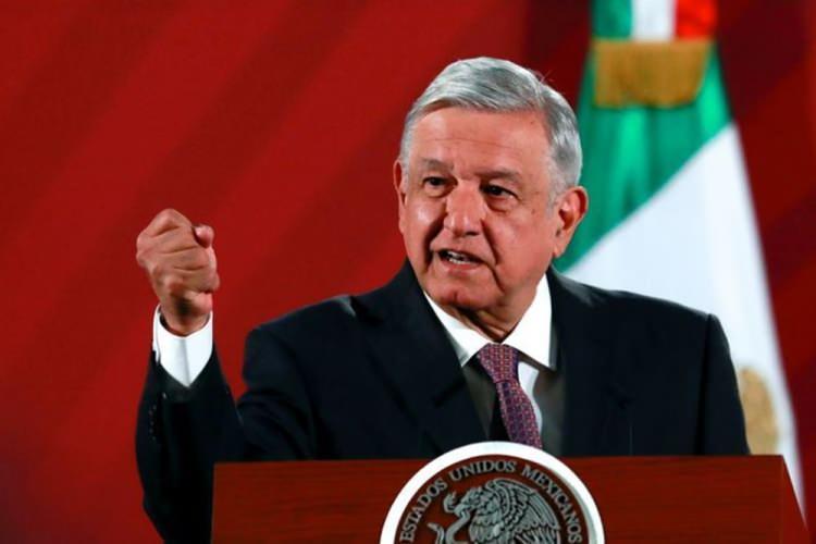 <p>MEKSİKA'DA ÖLÜ SAYISI 5 BİNİ GEÇTİ </p>
<p>Brezilya Devlet Başkanı Jair Bolsonaro gibi Meksika Devlet Başkanı Andres Manuel Lopez Obrador da uzun zamandır corona virüs salgınını küçümseyen ve göz ardı eden liderler arasında bulunuyor. Obrador salgın dünyada hızla yayılırken, mart ayında büyük toplantılar düzenliyor ve sokakta insanları kucaklamaktan çekinmiyordu.</p>