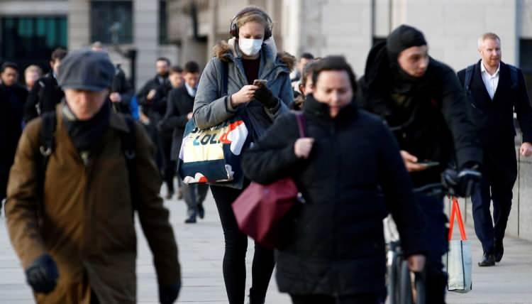 <p>YUNANİSTAN'DA EYALETLER ARASI SEYAHAT KISITLAMASI KALDIRILACAK<br />
Yunanistan'da normalleşme adımları kapsamında kilise ve camiler, sosyal mesafeye uyulması şartıyla d&uuml;n toplu ibadete yeniden a&ccedil;ıldı.</p>

<p>&Uuml;lkede bug&uuml;nden itibaren eyaletler arasındaki seyahat kısıtlaması kaldırılacak, Girit Adası ve ana kara arasında deniz yoluyla yolcu taşımalığı başlayacak. Her şeyin yolunda gitmesi durumunda bir hafta sonra diğer adalara da gemi seferleri yapılacak.</p>
