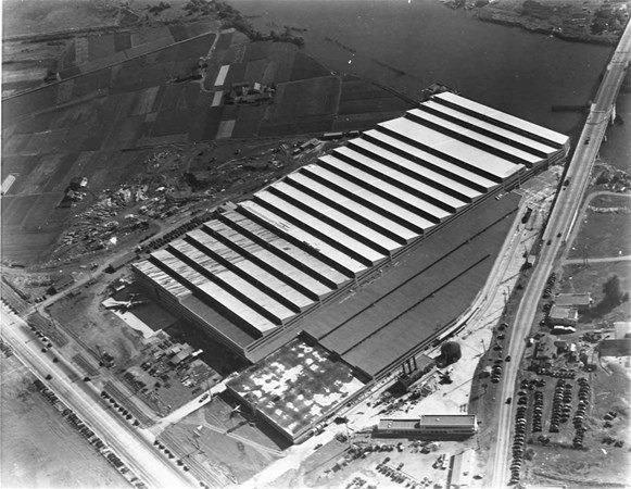 <p>Boeing, 2. Dünya Savaşı sırasında olası bir hava saldırısını engellemek için uçakları ürettiği fabrikayı kamufle etmek üzere Hollywood'dan yardım aldı</p>
<p> </p>