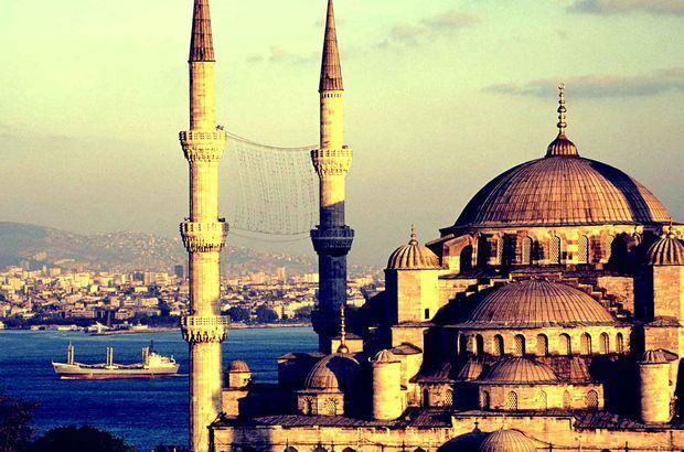 <p>Kadir Gecesi'nin kesin olarak belirlenmemesinin hikmeti üzerinde duran âlimler, bu durumun gecenin feyzinden istifade etmek için daha uygun olduğunu söylemişlerdir. Zira Kadir Gecesi'nin bildirilmesi halinde Müslümanlar sadece o geceyi değerlendirmekle yetinebilirlerdi.</p>