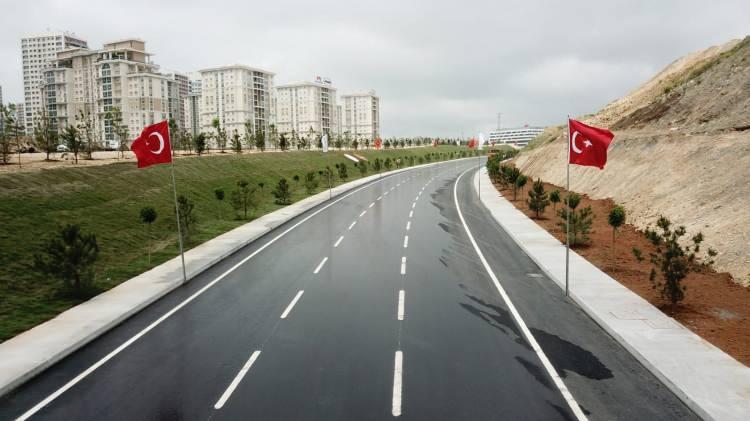 <p>CHP'li İstanbul Büyükşehir Belediye Başkanı Ekrem İmamoğlu; bütçesinin olmadığını iddia ederek; İstanbul Başakşehir Şehir Hastanesi'nin bağlantı yollarını yapmayacağını açıklamıştı. </p>