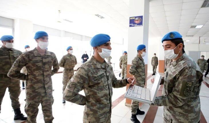 <p>Faaliyetlere ve sahadaki son duruma ilişkin bilgi alan Akar'ın talimatlarının ardından birlik komutanları, "Moral ve motivasyonumuz son derece y&uuml;ksek." ifadelerini kullandı.</p>

<p>.</p>
