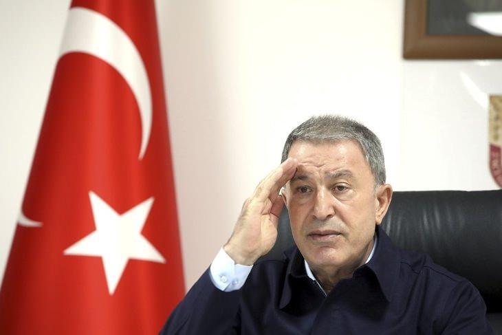 <p>Akar, konuşmasını zor arazi ve hava şartlarında fedakarca g&ouml;rev yapan t&uuml;m personelin Ramazan Bayramı'nı kutlayarak tamamladı.</p>
