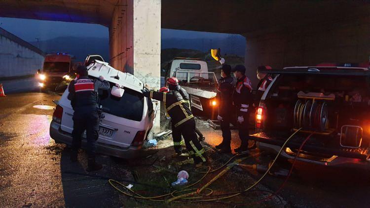 <p>Kazada yaralanan sürücü Ahmet Aygün ise, olay yerine çağrılan 112 Acil Sağlık ekipleri tarafından Tosya Devlet Hastanesine kaldırılarak tedavi altına alındı.</p>
