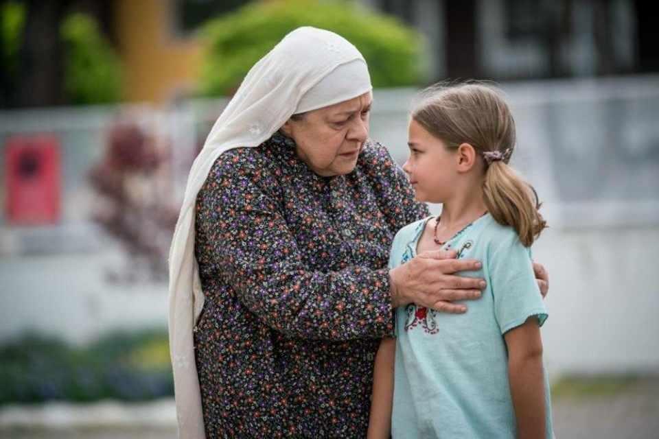 <p>Süpervizörlüğünü Özge Efendioğlu’nun yaptığı, senaryosunu Kubilay Tat’ın yazdığı ve yönetmen koltuğunda ise Mehmet Ada Öztekin’in yer aldığı film, vizyonda kaldığı 15 haftada 5 milyon 316 bin 933 izleyiciyle Türk sinema tarihinin en çok izlenen 8. filmi oldu. </p>

<p> </p>
