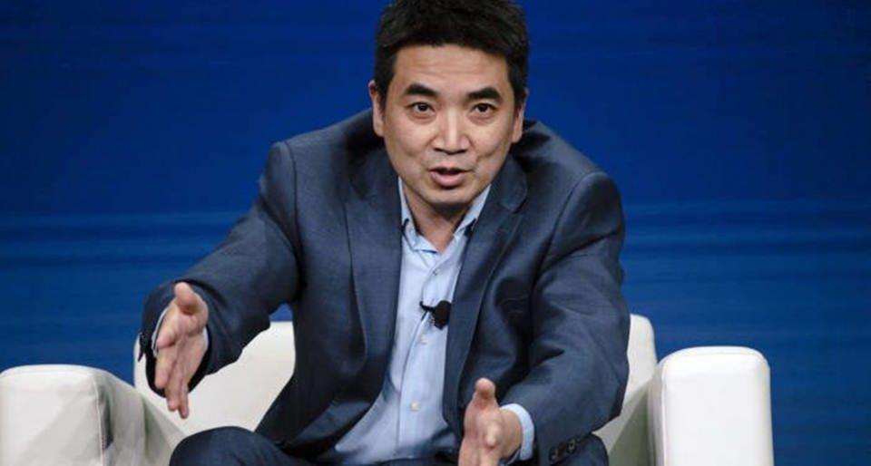 <p><strong>8- Eric Yuan</strong><br />
Toplam net değer: 8.5 milyar dolar<br />
Senelik değişim: +5 milyar dolar<br />
Sektör: Teknoloji<br />
Ülke: Çin</p>
<p>Sıra: 188</p>