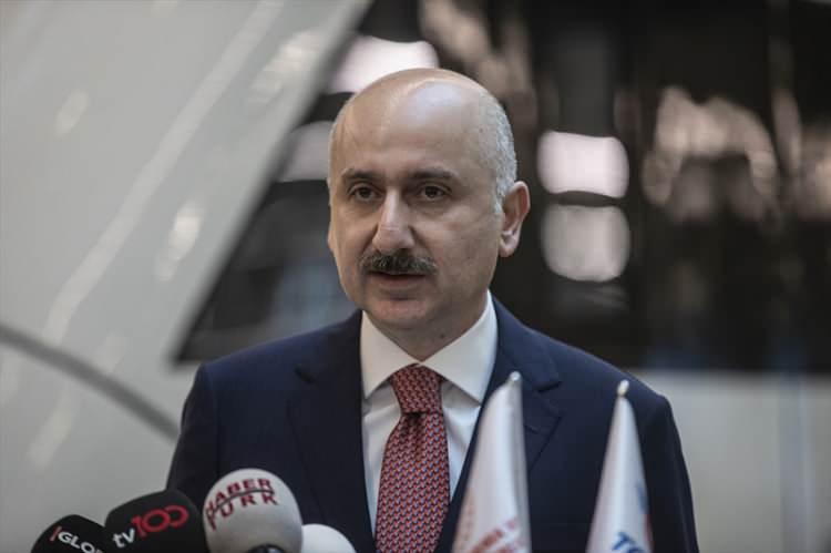 <p>"Bu nedenle 411 yolcu kapasiteli CAF tipi setlerimizde 185, 483 kapasiteli Siemens tipi setlerimizde ise 213 yolcuya hizmet vereceğiz. Trenlerimiz yüzde 50 kapasiteyle çalışıyor diye bilet ücretlerinde herhangi bir artış söz konusu değildir.</p>
