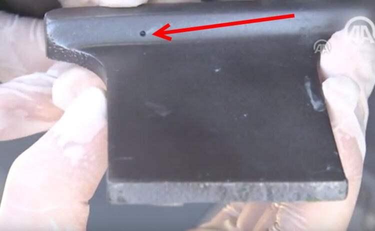 <p>Zaten işin şaşırtan yanı da bu adımdan sonra ortaya çıkıyor. Dikkatli baktığınızda fark ediyorsunuz ki aslında elinizde tuttuğunuz aparatın içinde gizli bir kamera bulunuyor.</p>

<p> </p>
