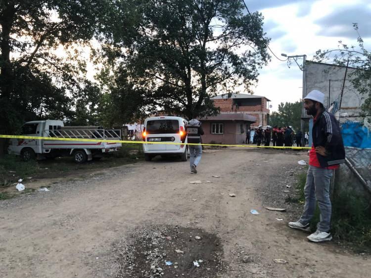 <p>Olayı haber alan Bursa Valisi Yakup Canbolat, İl Emniyet M&uuml;d&uuml;r&uuml; Tacettin Aslan ile birlikte Y&uuml;ksek İhtisas Eğitim ve Araştırma Hastanesi'ne giderek yetkililerden bilgi aldı. Gerekli incelemelerin ardından gazetecilere a&ccedil;ıklamalarda bulunan Vali Canbolat, "Bug&uuml;n acı bir olay yaşadık.</p>
