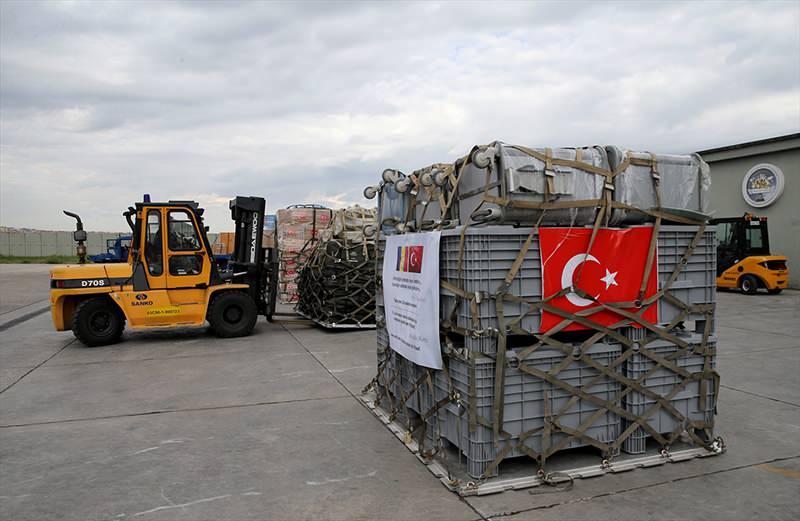 <p>Türkiye'nin yeni tip koronavirüsle (Kovid-19) mücadele kapsamında Afrika ülkesi Çad'a yardım malzemelerini taşıyan uçak, Ankara'dan hareket etti.</p>

<p> </p>
