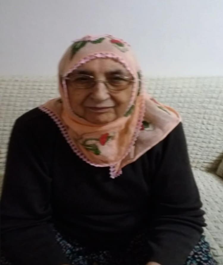 <p>Bayramın h&uuml;z&uuml;nl&uuml; ge&ccedil;tiğini aktaran eş Selvi Kaplan, &ldquo;&Ccedil;ocuklar yok, kaynanamı kaybettik ondan dolayı biraz h&uuml;z&uuml;nl&uuml;y&uuml;z, &uuml;z&uuml;nt&uuml;l&uuml;y&uuml;z. Koronadan dolayı &ccedil;ocuklarda gelemedi. İlk defa b&ouml;yle bir bayram ge&ccedil;irdik&rdquo; ifadelerini kullandı.</p>
