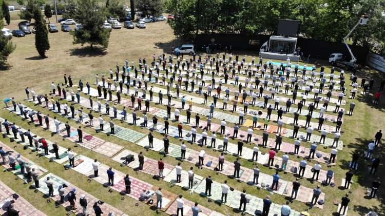 Fetihin yıld&ouml;n&uuml;m&uuml;nde anlamlı hareket! Fatih'in vefat ettiği yerde cuma namazı