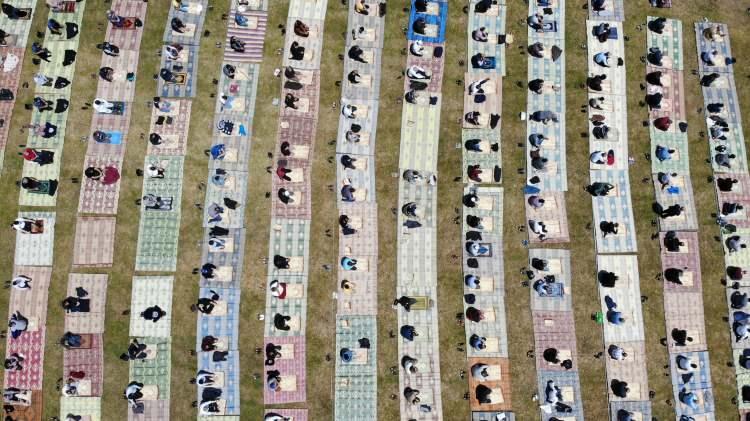 Fetihin yıld&ouml;n&uuml;m&uuml;nde anlamlı hareket! Fatih'in vefat ettiği yerde cuma namazı