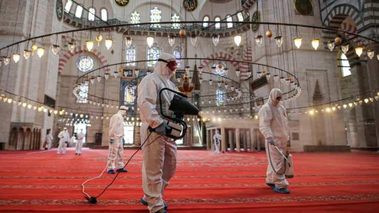 <p> Peki, İstanbul’da hangi camilerde cuma namazı kılınacak? İlçe ilçe cuma namazı kılınacak camiler...</p>
