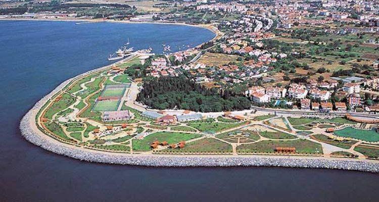 <p>Tuzla-Osmanlı Döneminde ıstanbul'un tuz ihtiyacını karşılayan, burada bulunan Tuz Gölünden adını almaktadır. Yetmiş yıl evveline kadar bu gölden tuz çıkarılmaktaydı.</p>