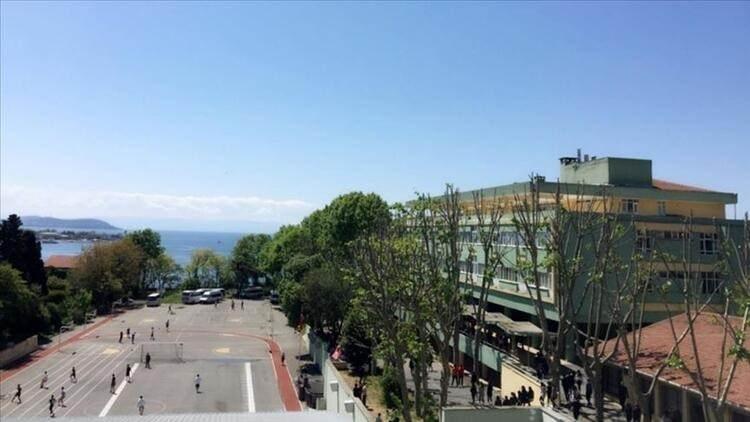 <p>İlçe Adı: Kadıköy<br />
<br />
Salgın Öncesi Birim Fiyat (TL/metrekare): 7.841<br />
<br />
Salgın Sonrası Birim Fiyat (TL/metrekare): 8.677<br />
<br />
Değişim Oranı (Yüzde): 11</p>
