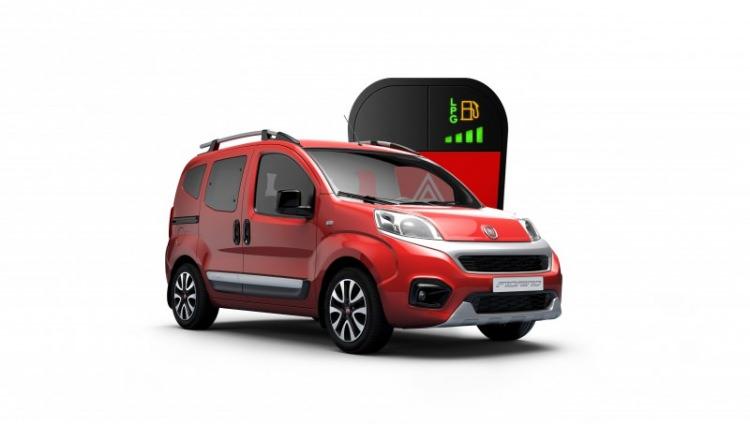 <p>Marka ayrıca ödemeleri 3 ay ertelerken, <strong>4 bin TL</strong>'ye varan nakit indirimi de müşterileri bekliyor.</p>
<p>Doblo ve Fiorino Combi modellerinde sağlık ve emniyet çalışanlarına özel yüzde 3 indirim sağlıyor.</p>