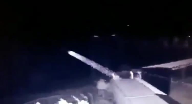 <p>Bu en iyi analiz yöntemidir. Görünen parçalara baktığımızda neredeyse kum tanesi boyutunda olduğunu biliyoruz. Ancak şunu söyleyebilirim ki bu meteorlar normalde görülenlerden çok daha büyüktü. Daha önce gördüklerimiz okyanuslara veya başka noktalara düşüyordu ancak bu seferkiler ülkemizde birbirine yakın noktalara sık şekilde düştü.</p>