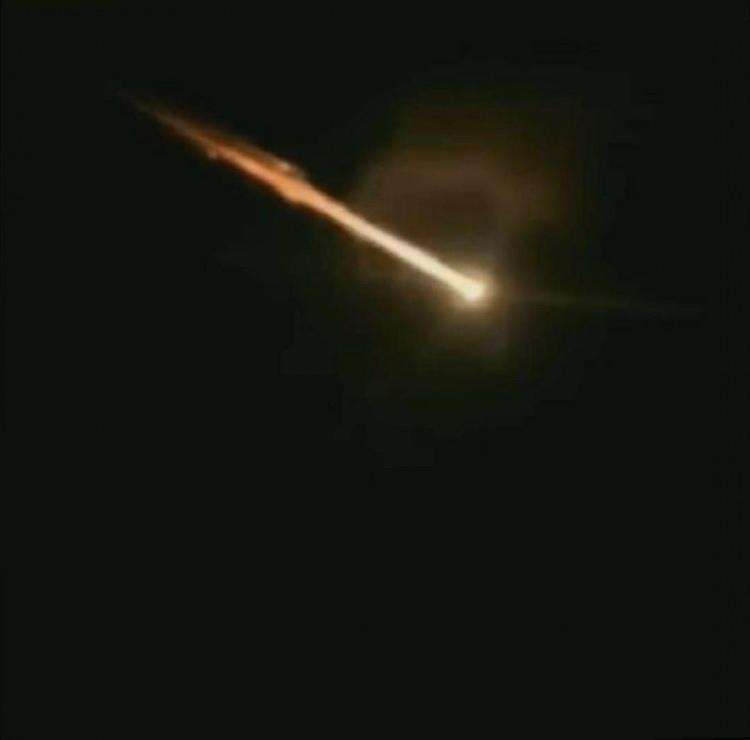 <p>Öte yandan buna benzer meteorların yeryüzüne düşüp düşmeyeceğinin tahmin edilemeyeceğini belirten Pinto, "Önceden bir meteorun tahmin edilmesi mümkün değildir. Dünyanın milyonlarca kilometre uzağında olduğu için kesinlikle tahmin edilebilir değil.</p>
