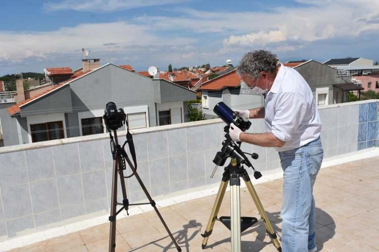 <p>Videoları gördüğümde hızı, ışığı, açı ve rengi bakımından roket ve meteora benzediğini gördüm ve bu özellikleri dolayısıyla kesinlikle uzaydan gelen bir parça olduğunu söyleyebilirim" dedi.</p>