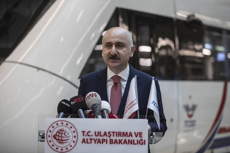 <p>Trenleri sosyal mesafe kurallarına ve izolasyona dikkat ederek seyrek oturma düzeniyle yolcuların yan koltuklarını boş bırakarak yüzde 50 kapasiteyle çalıştıracaklarını bildiren Karaismailoğlu, şunları kaydetti:</p>
<p> </p>