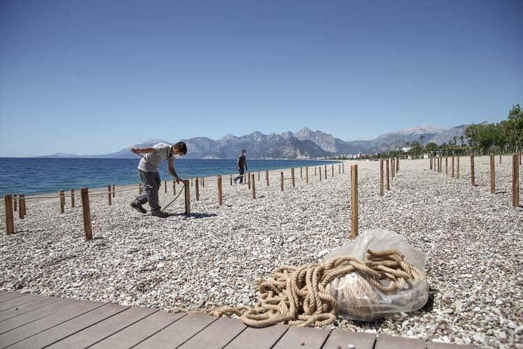 <p>Bu sabah sahile gelen Antalya Büyükşehir Belediyesi ekipleri, Kültür ve Turizm Bakanı Mehmet Nuri Ersoy'un turizmde normalleşme sürecine ilişkin haziran ayını işaret etmesi doğrultusunda çalışma yürüttü.</p>

<p> </p>
