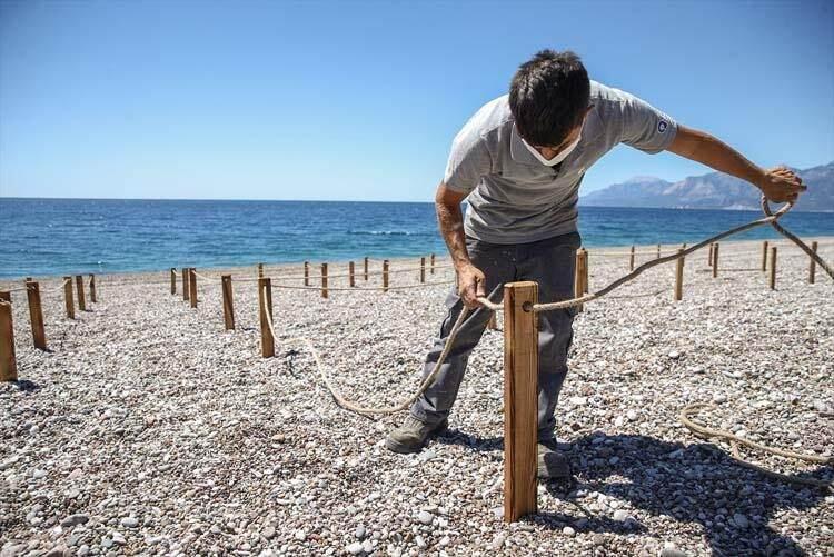 <p>Bölgedeki işletmelere de örnek olması için turistlerin güneşlenme aralıkları işaretlenerek belirgin hale getirildi.</p>

<p> </p>
