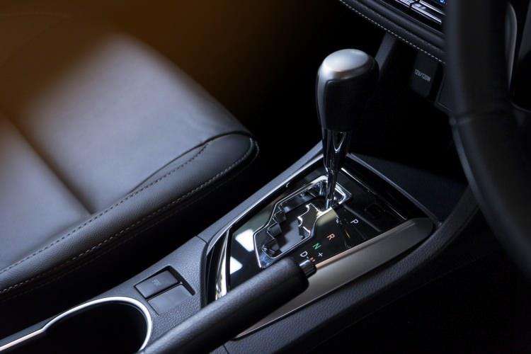 <p><strong>OTOMATİK VİTESLİ ARAÇLAR LİDER</strong></p>

<p>Otomatik şanzımanlı otomobiller; 102.514 adetle %70,0 pay alırken, manuel şanzımanlı otomobiller 44.014 adetle %30,0 pay aldı.</p>
