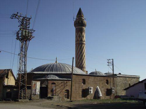 <p><strong>Muş</strong><br />
<br />
619 cami.</p>