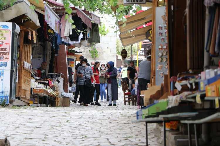 <p>2019&rsquo;da 1,3 milyon turist ağırladı</p>

<p>T&uuml;rkiye&rsquo;nin &ouml;nemli turizm merkezlerinden birisi olan Safranbolu ge&ccedil;en yıl 1,3 milyon yerli ve yabancı turist ağırladı. 2019 yılında Safranbolu&rsquo;ya &Ccedil;in&rsquo;den 40 bin 610, Tayvan&rsquo;dan 34 bin 636 turist gelirken bu &uuml;lkeleri Tayland ile Japonya takip etti.</p>
