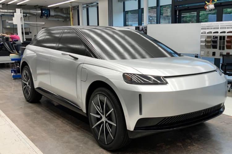 <p>Bu menzil elektrikli otomobil  dünyasının en dikkat çeken firmalarından birisi olan Tesla'nın  Model X'te sunduğu menzilin yaklaşık iki katı. </p>
